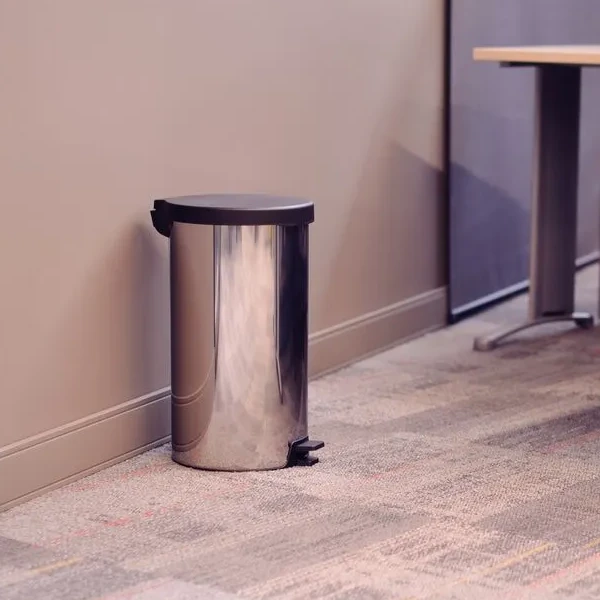 Contenedor de acero inoxidable 20 litros con tapa negra Tramontina